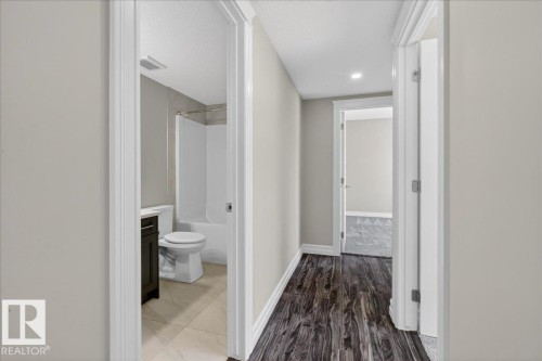 1380 Graydon Hill Way, Edmonton, AB - Indoor Photo Showing Bathroom