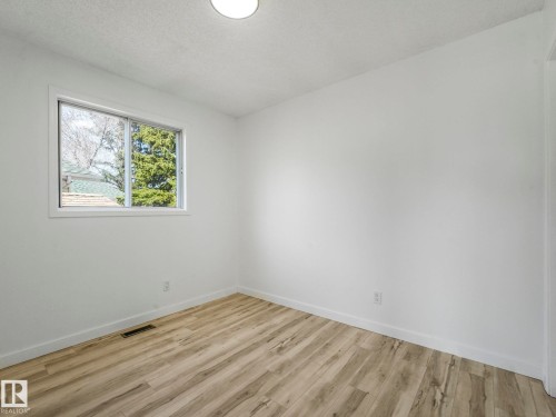 4103 28 Avenue, Edmonton, AB - Indoor Photo Showing Other Room