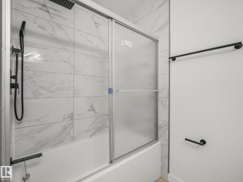4103 28 Avenue, Edmonton, AB - Indoor Photo Showing Bathroom
