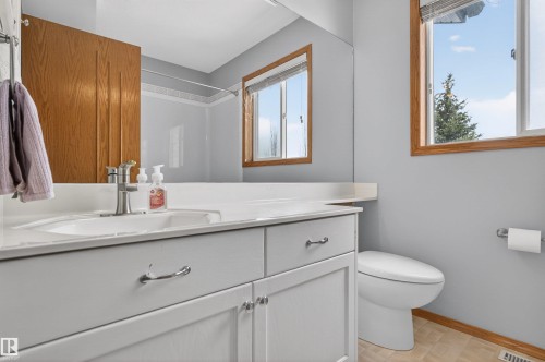 874 Ryan Place, Edmonton, AB - Indoor Photo Showing Bathroom
