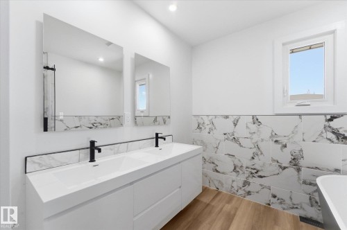 4224 110 Street, Edmonton, AB - Indoor Photo Showing Bathroom