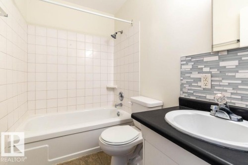 7 15431 93 Avenue, Edmonton, AB - Indoor Photo Showing Bathroom