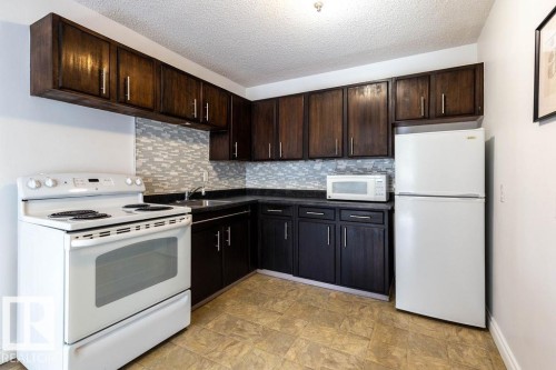 7 15431 93 Avenue, Edmonton, AB - Indoor Photo Showing Kitchen