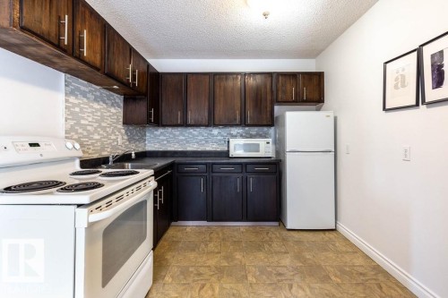 7 15431 93 Avenue, Edmonton, AB - Indoor Photo Showing Kitchen