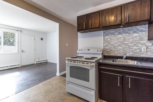 7 15431 93 Avenue, Edmonton, AB - Indoor Photo Showing Kitchen