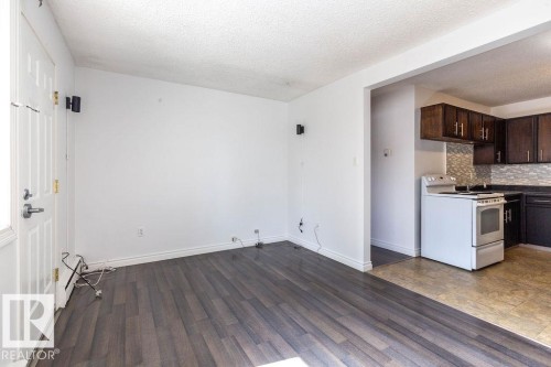7 15431 93 Avenue, Edmonton, AB - Indoor Photo Showing Kitchen
