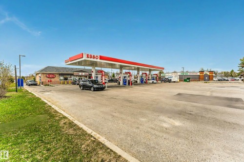 Image quality insufficient for description - 17820 57 Avenue, Edmonton, AB - Outdoor