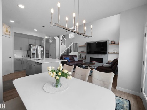 9143 Pear Drive, Edmonton, AB - Indoor Photo Showing Dining Room