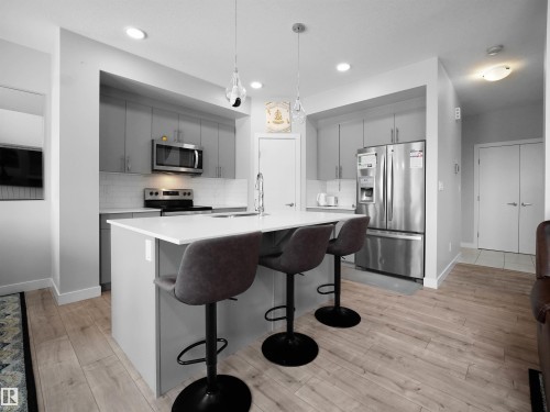9143 Pear Drive, Edmonton, AB - Indoor Photo Showing Kitchen With Stainless Steel Kitchen With Upgraded Kitchen