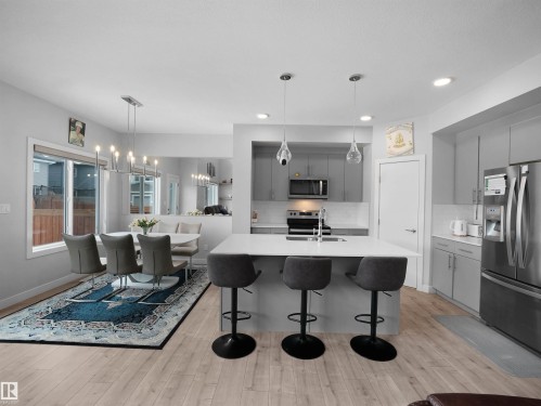 9143 Pear Drive, Edmonton, AB - Indoor Photo Showing Kitchen With Stainless Steel Kitchen With Upgraded Kitchen