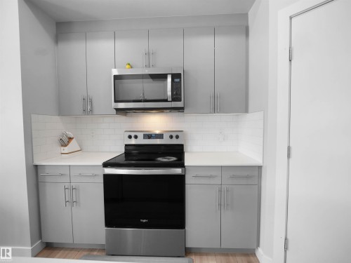9143 Pear Drive, Edmonton, AB - Indoor Photo Showing Kitchen With Upgraded Kitchen