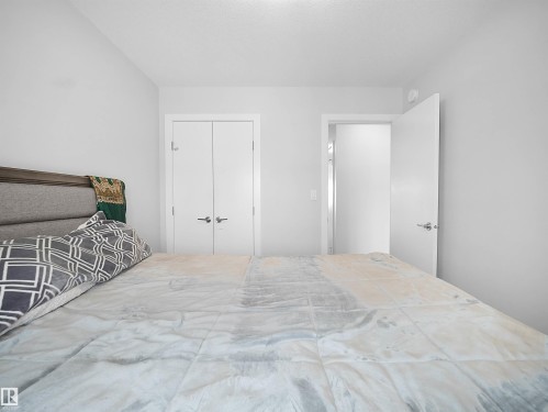 9143 Pear Drive, Edmonton, AB - Indoor Photo Showing Bedroom