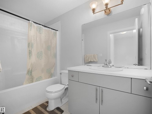 9143 Pear Drive, Edmonton, AB - Indoor Photo Showing Bathroom