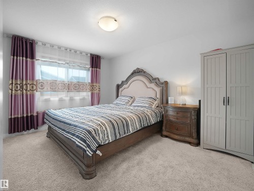 9143 Pear Drive, Edmonton, AB - Indoor Photo Showing Bedroom