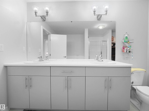 9143 Pear Drive, Edmonton, AB - Indoor Photo Showing Bathroom