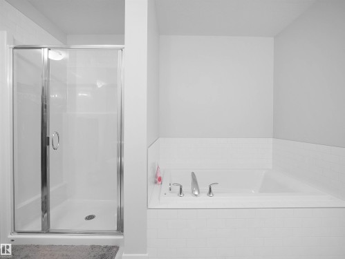 9143 Pear Drive, Edmonton, AB - Indoor Photo Showing Bathroom
