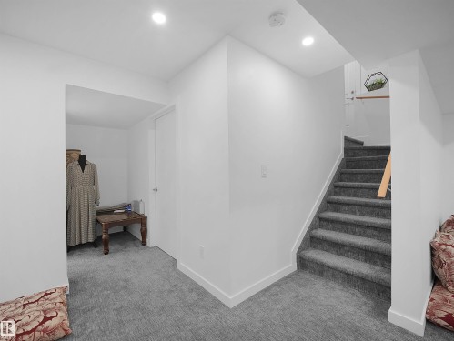 9143 Pear Drive, Edmonton, AB - Indoor Photo Showing Other Room