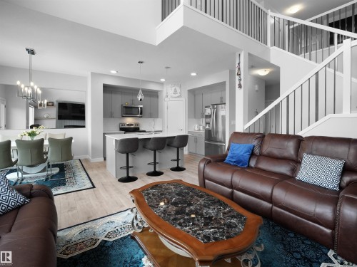 9143 Pear Drive, Edmonton, AB - Indoor Photo Showing Living Room