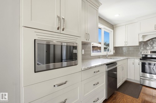 30 Afton Crescent, St. Albert, AB - Indoor Photo Showing Kitchen With Stainless Steel Kitchen With Upgraded Kitchen
