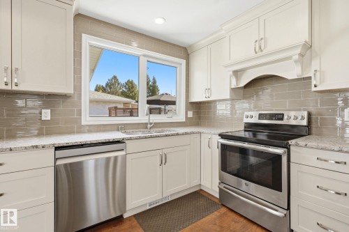 30 Afton Crescent, St. Albert, AB - Indoor Photo Showing Kitchen With Stainless Steel Kitchen With Upgraded Kitchen