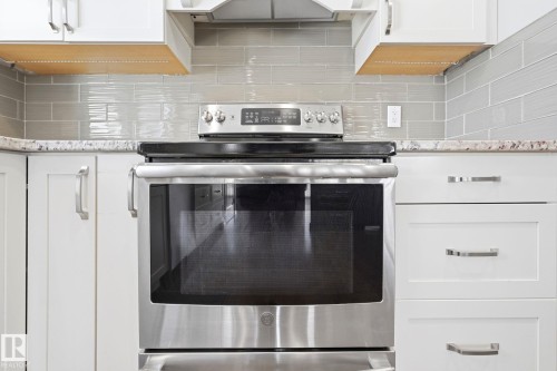 30 Afton Crescent, St. Albert, AB - Indoor Photo Showing Kitchen With Upgraded Kitchen