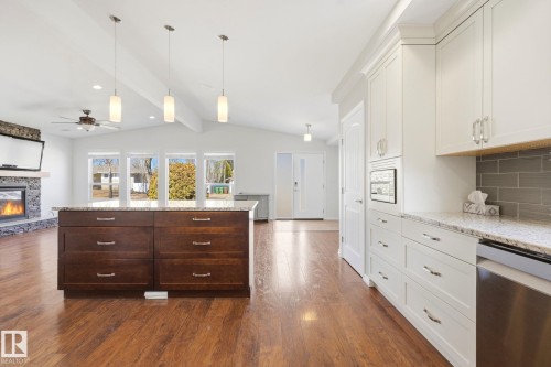 30 Afton Crescent, St. Albert, AB - Indoor Photo Showing Kitchen With Upgraded Kitchen