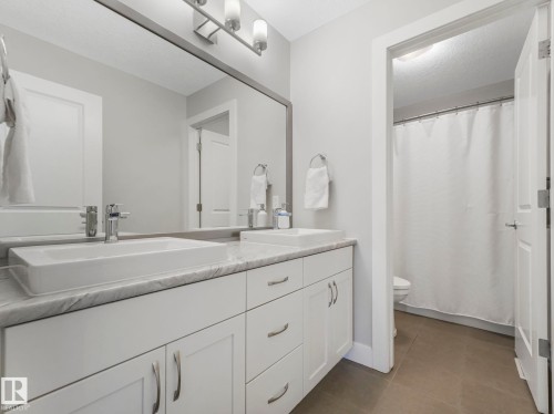 4260 Charles Close, Edmonton, AB - Indoor Photo Showing Bathroom