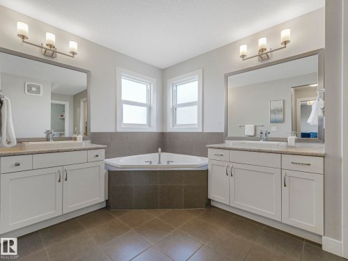 4260 Charles Close, Edmonton, AB - Indoor Photo Showing Bathroom
