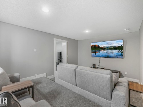 4260 Charles Close, Edmonton, AB - Indoor