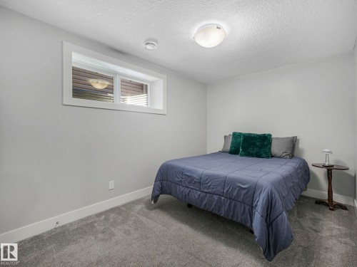 4260 Charles Close, Edmonton, AB - Indoor Photo Showing Bedroom