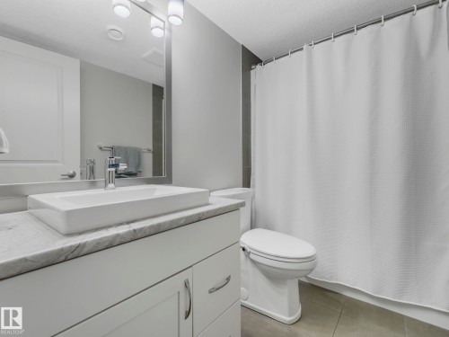 4260 Charles Close, Edmonton, AB - Indoor Photo Showing Bathroom
