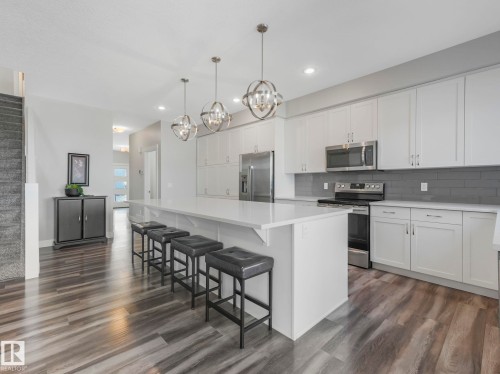 4260 Charles Close, Edmonton, AB - Indoor Photo Showing Kitchen With Upgraded Kitchen