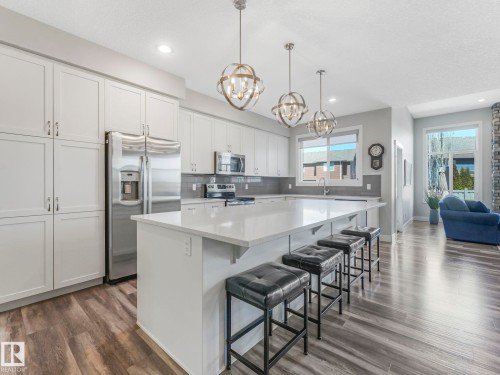 4260 Charles Close, Edmonton, AB - Indoor Photo Showing Kitchen With Upgraded Kitchen