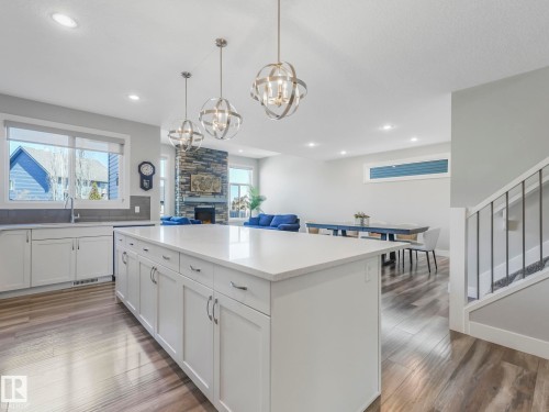 4260 Charles Close, Edmonton, AB - Indoor Photo Showing Kitchen