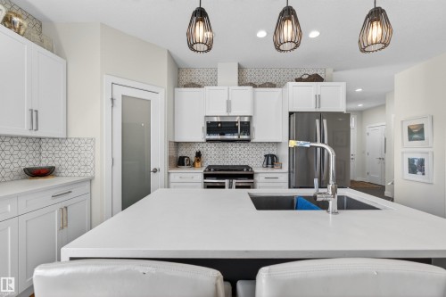 3381 Chickadee Drive, Edmonton, AB - Indoor Photo Showing Kitchen With Upgraded Kitchen