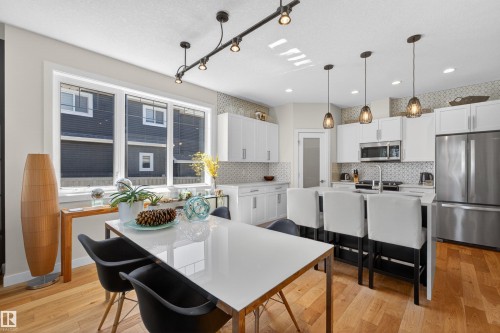 3381 Chickadee Drive, Edmonton, AB - Indoor Photo Showing Kitchen With Upgraded Kitchen