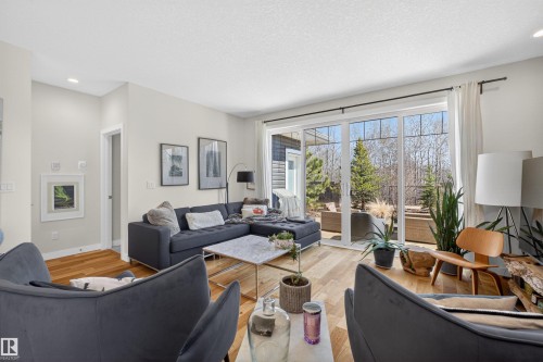 3381 Chickadee Drive, Edmonton, AB - Indoor Photo Showing Living Room