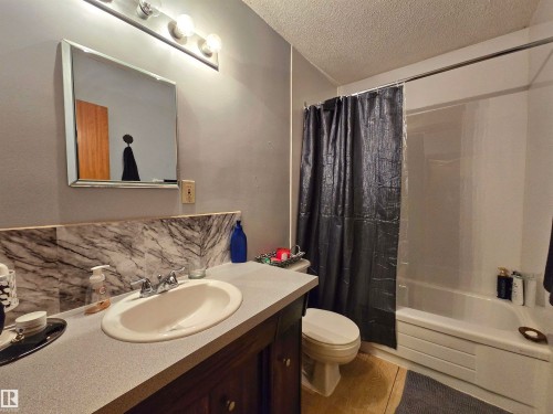 13220 132 Street, Edmonton, AB - Indoor Photo Showing Bathroom