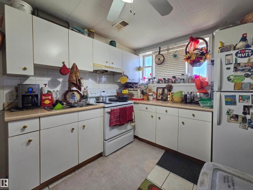 13220 132 Street, Edmonton, AB - Indoor Photo Showing Kitchen