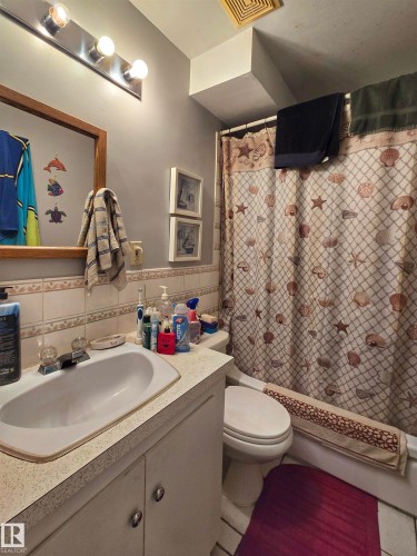 13220 132 Street, Edmonton, AB - Indoor Photo Showing Bathroom
