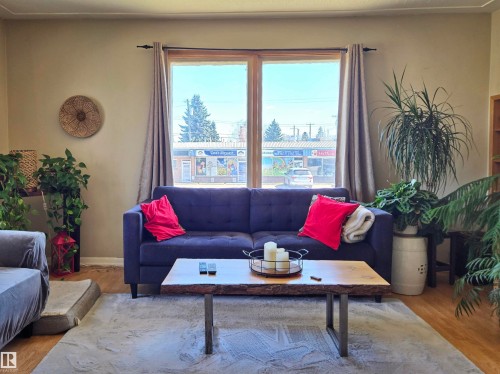 13220 132 Street, Edmonton, AB - Indoor Photo Showing Living Room