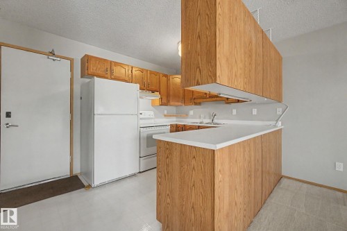 17434 Callingwood Road, Edmonton, AB - Indoor Photo Showing Kitchen