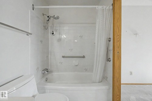 17434 Callingwood Road, Edmonton, AB - Indoor Photo Showing Bathroom