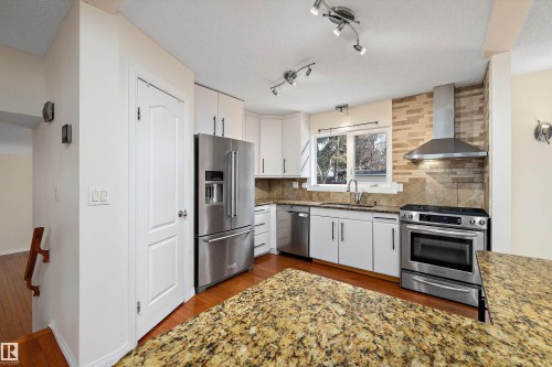 115 Walker Road, Edmonton, AB - Indoor Photo Showing Kitchen