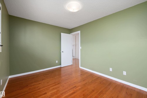 115 Walker Road, Edmonton, AB - Indoor Photo Showing Other Room