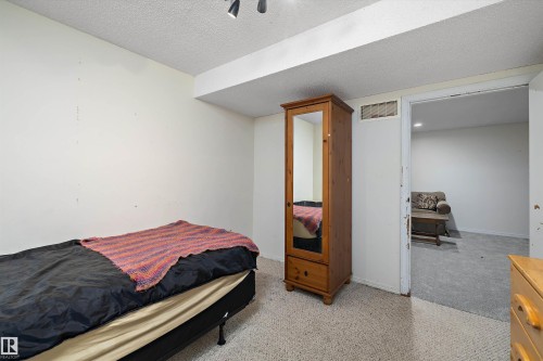 115 Walker Road, Edmonton, AB - Indoor Photo Showing Bedroom