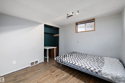115 Walker Road, Edmonton, AB - Indoor Photo Showing Bedroom
