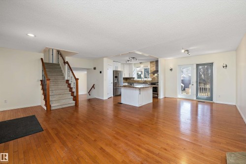 115 Walker Road, Edmonton, AB - Indoor Photo Showing Living Room
