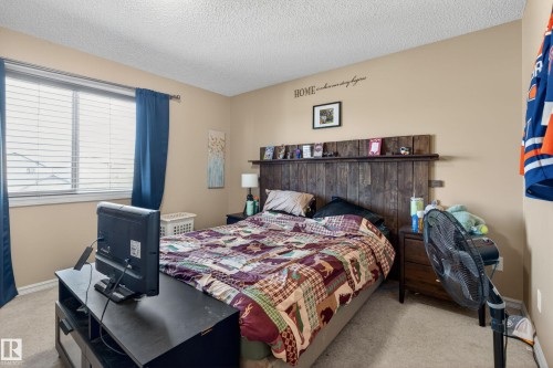 5636 18 Avenue, Edmonton, AB - Indoor Photo Showing Bedroom