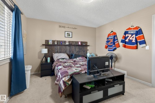 5636 18 Avenue, Edmonton, AB - Indoor Photo Showing Bedroom